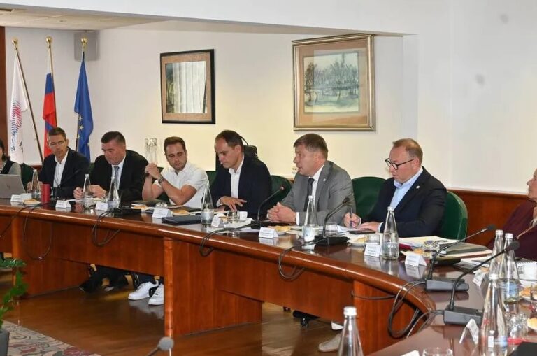 Obrtniki in podjetniki z ministrom Logarjem o novi gospodarski politiki